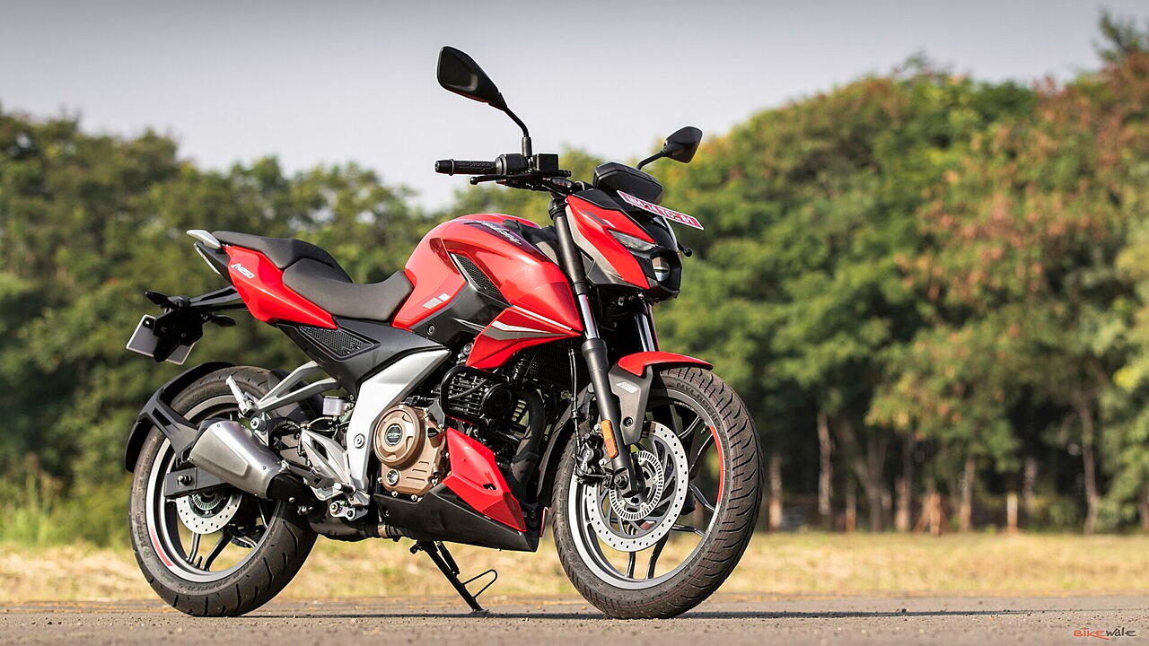 bajaj pulsar 400 right side view