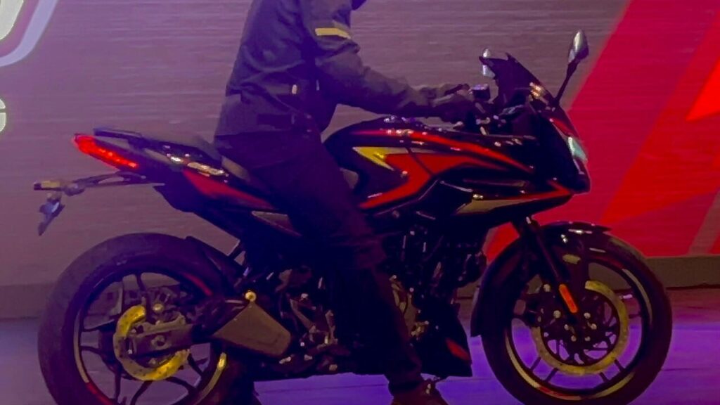 2024 Bajaj Pulsar F250 1.51 लाख रुपये की शानदार कीमत में भारत में