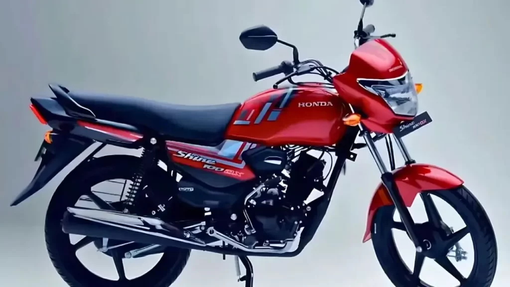 अगस्त 2025 टॉप 10 दोपहिया वाहन बिक्री तालिका, जिसमें Hero Splendor, Honda Activa, TVS Jupiter और Bajaj Pulsar की वार्षिक वृद्धि दर (YoY Growth %) को उजागर किया गया है।