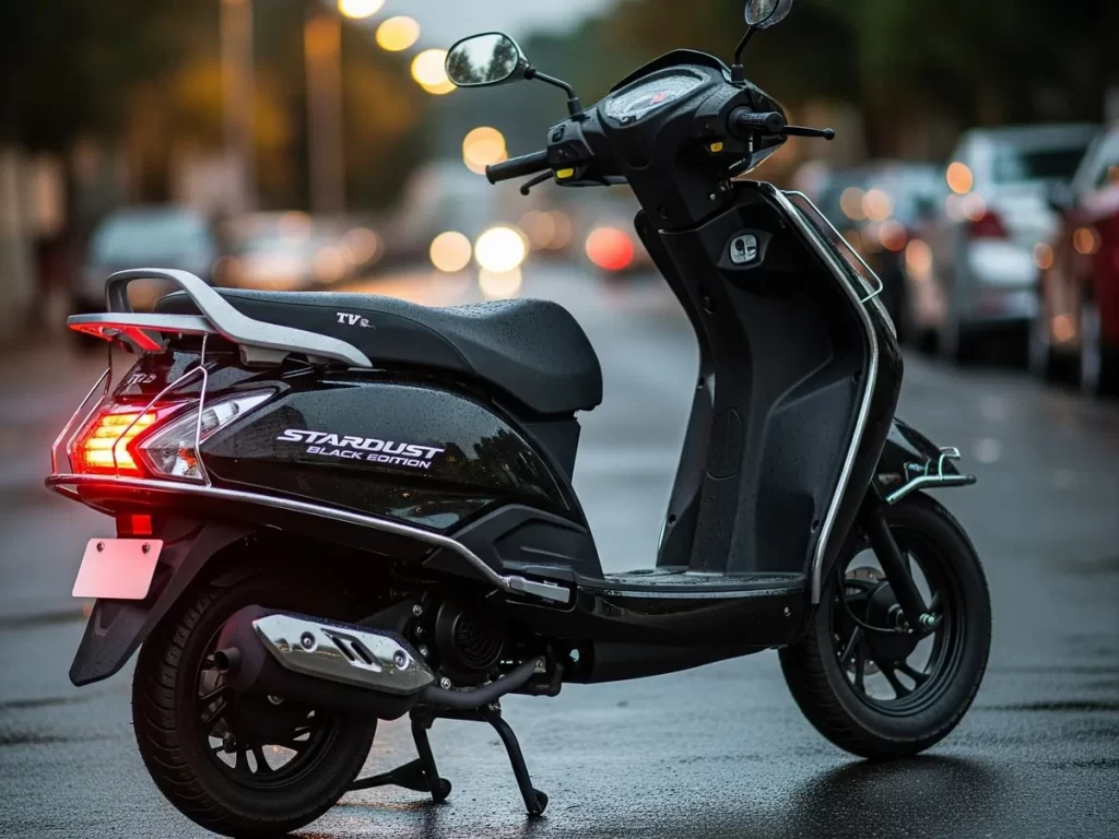 tvs jupiter stardust black edition launched at rs 93031 टीवीएस जुपिटर का  नया स्टारडस्ट ब्लैक एडिशन हुआ लॉन्च, जानिए कीमत और खासियत-  automobiletak