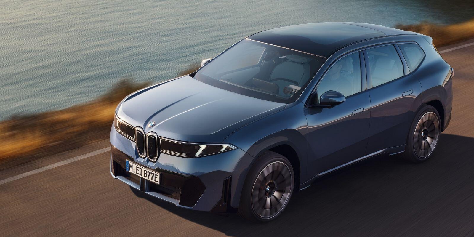 BMW Group India Sales 2025 के दौरान सड़कों पर दौड़ती नई BMW कार, रिकॉर्ड तोड़ बिक्री का प्रतीक