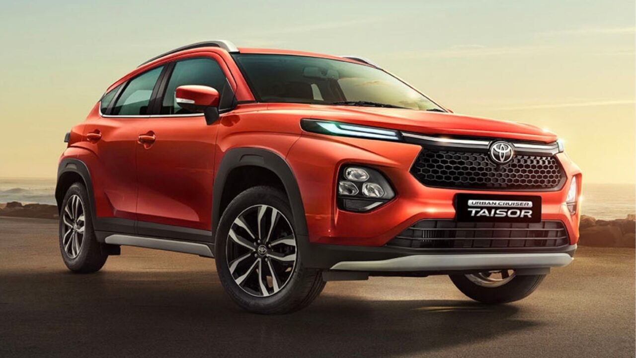 Toyota Sep 2025 Sales Analysis: टोयोटा अर्बन क्रूजर टैसर (Urban Cruiser Taisor) एसयूवी का फ्रंट-क्वार्टर लुक, जिसका प्रदर्शन टोयोटा की सितंबर 2025 बिक्री विश्लेषण में शामिल है।