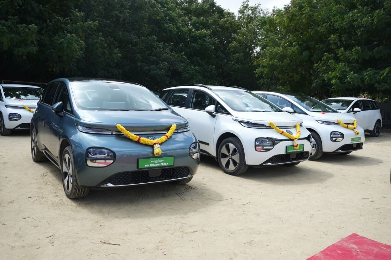 किआ के तीन मॉडल (सॉनेट, सेल्टोस, कैरेंस) – उस सेगमेंट का प्रतिनिधित्व कर रहे हैं जहां किआ अपनी Electric Car Sales पोर्टफोलियो को बढ़ाएगी।