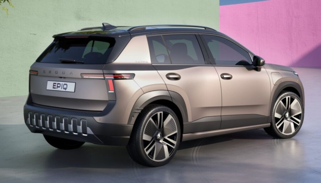 Skoda Epiq EV का रियर-क्वार्टर व्यू, जो Skoda First India-Made EV के लिए एक संभावित डिज़ाइन कॉन्सेप्ट हो सकता है।