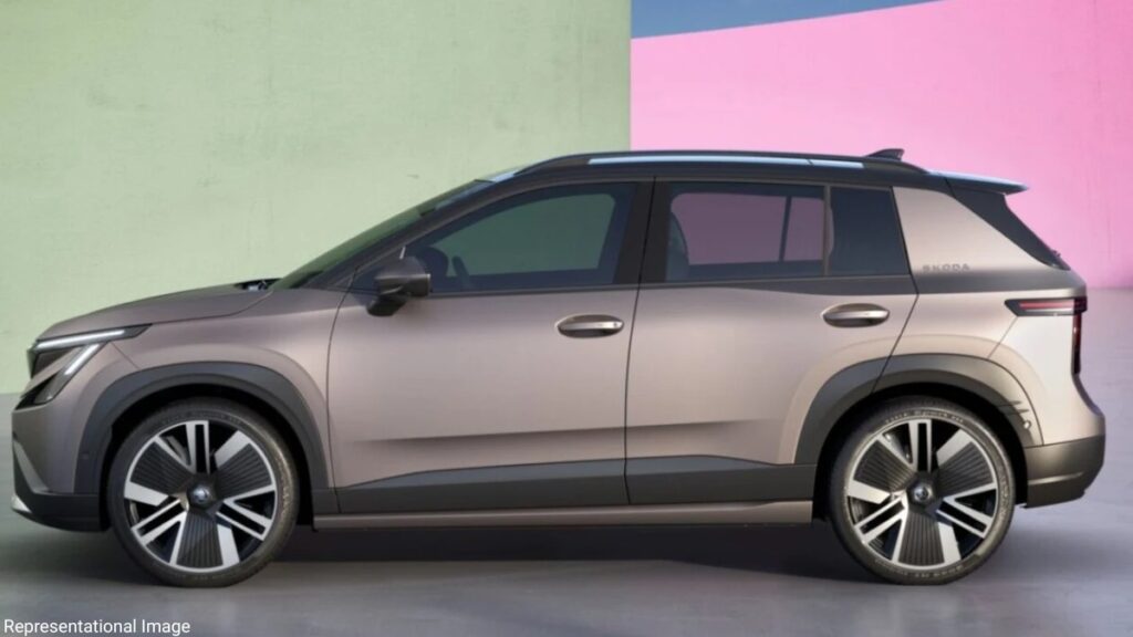 Skoda Epiq EV का साइड व्यू, एक रिप्रेजेंटेशनल इमेज में, जिसे Skoda First India-Made EV के लिए एक डिज़ाइन प्रेरणा माना जा रहा है।