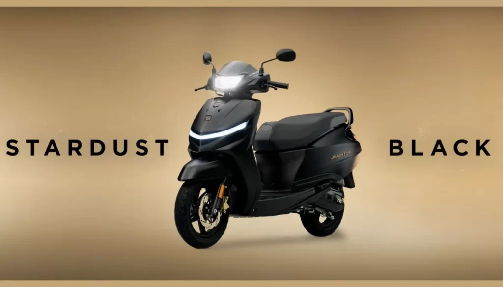 TVS Jupiter 'Stardust Black Edition' स्कूटर का प्रमोशनल शॉट। TVS Q2 FY26 Sales Record में स्कूटर सेगमेंट में इसका महत्वपूर्ण योगदान रहा है।