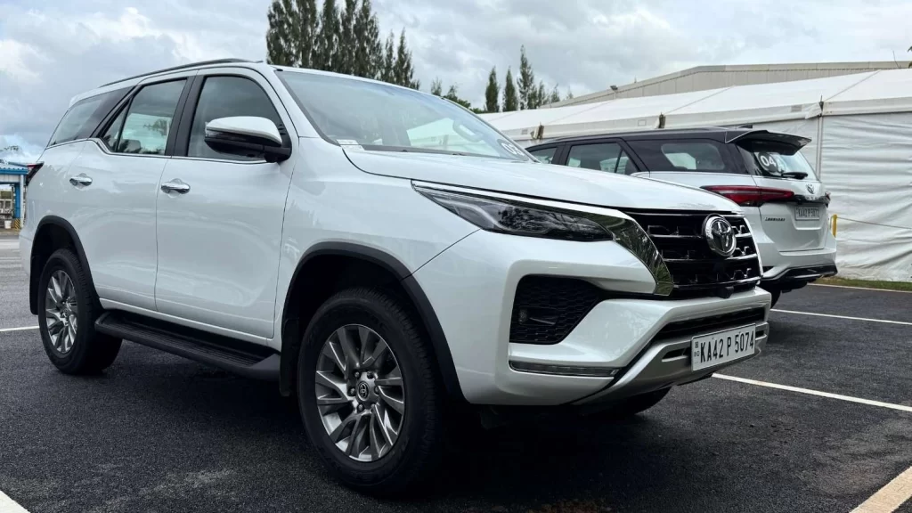 Toyota Sales Analysis May 2026: टोयोटा ने फिर पकड़ी रफ्तार, Innova और Fortuner के दम पर दर्ज की शानदार ग्रोथ; देखें पूरी रिपोर्ट 2 Toyota Sales Analysis May 2026